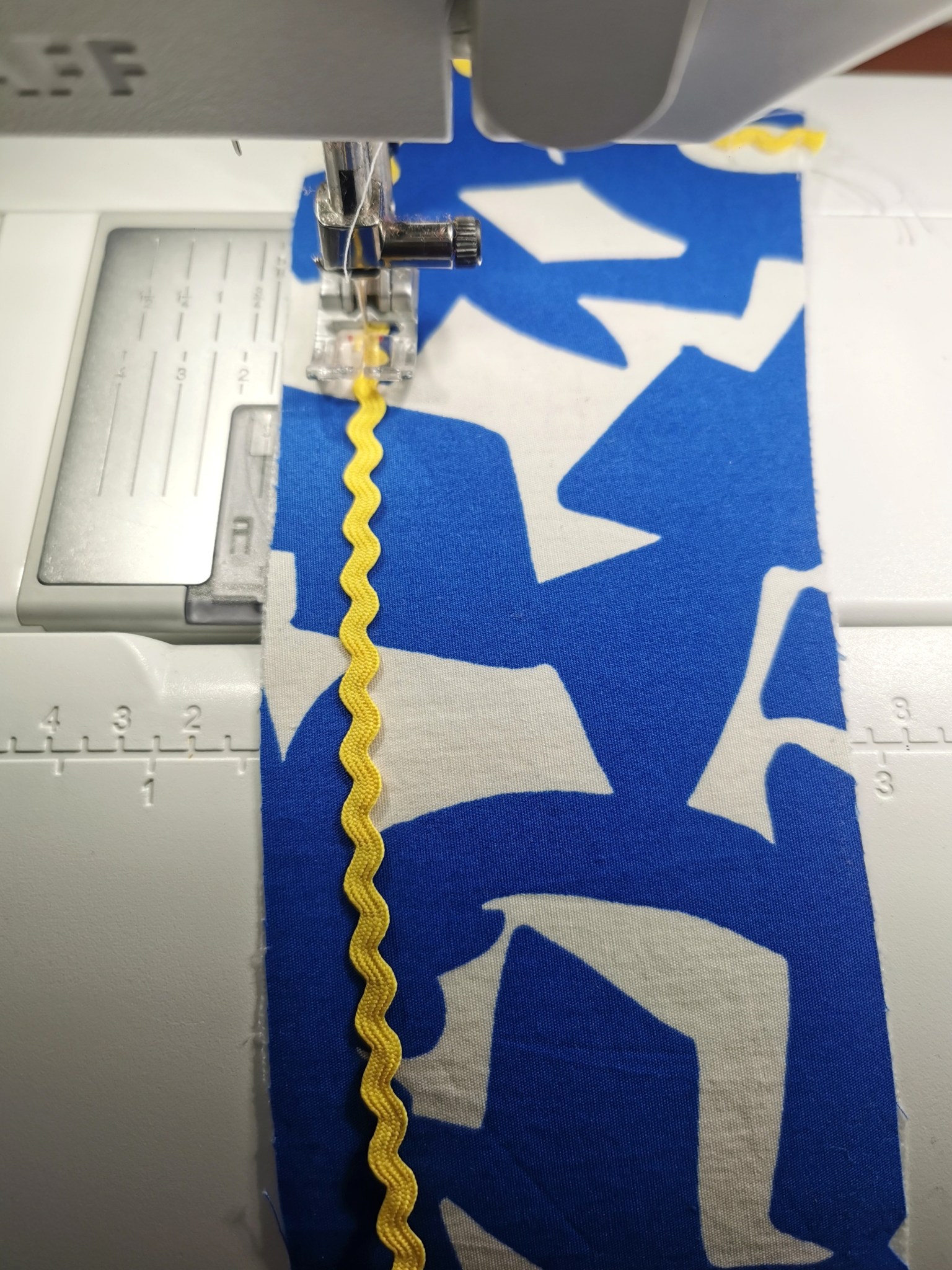 Ric Rac Line Let’s sew a ricrac trim
